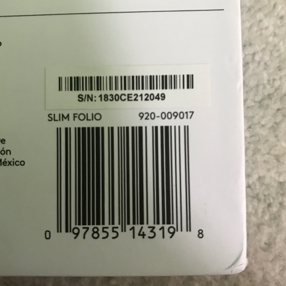 New Logitech Slim Portfolio iPad Keyboard & Case - Picture 3 of 4